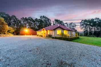 368 Fairview Road, Fairview