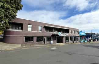 HIGH PROFILE NEWMARKET SHOWROOM
