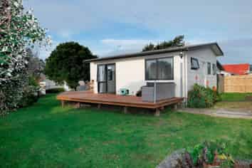 52 Mazengarb Rd, Paraparaumu Beach