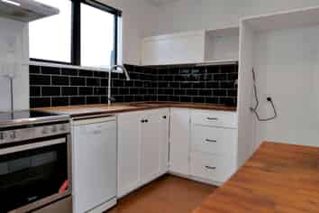 52 Mazengarb Rd, Paraparaumu Beach