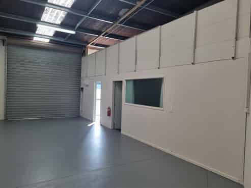 PRICE REDUCED Tradesmen’s Unit or Toy Shed?