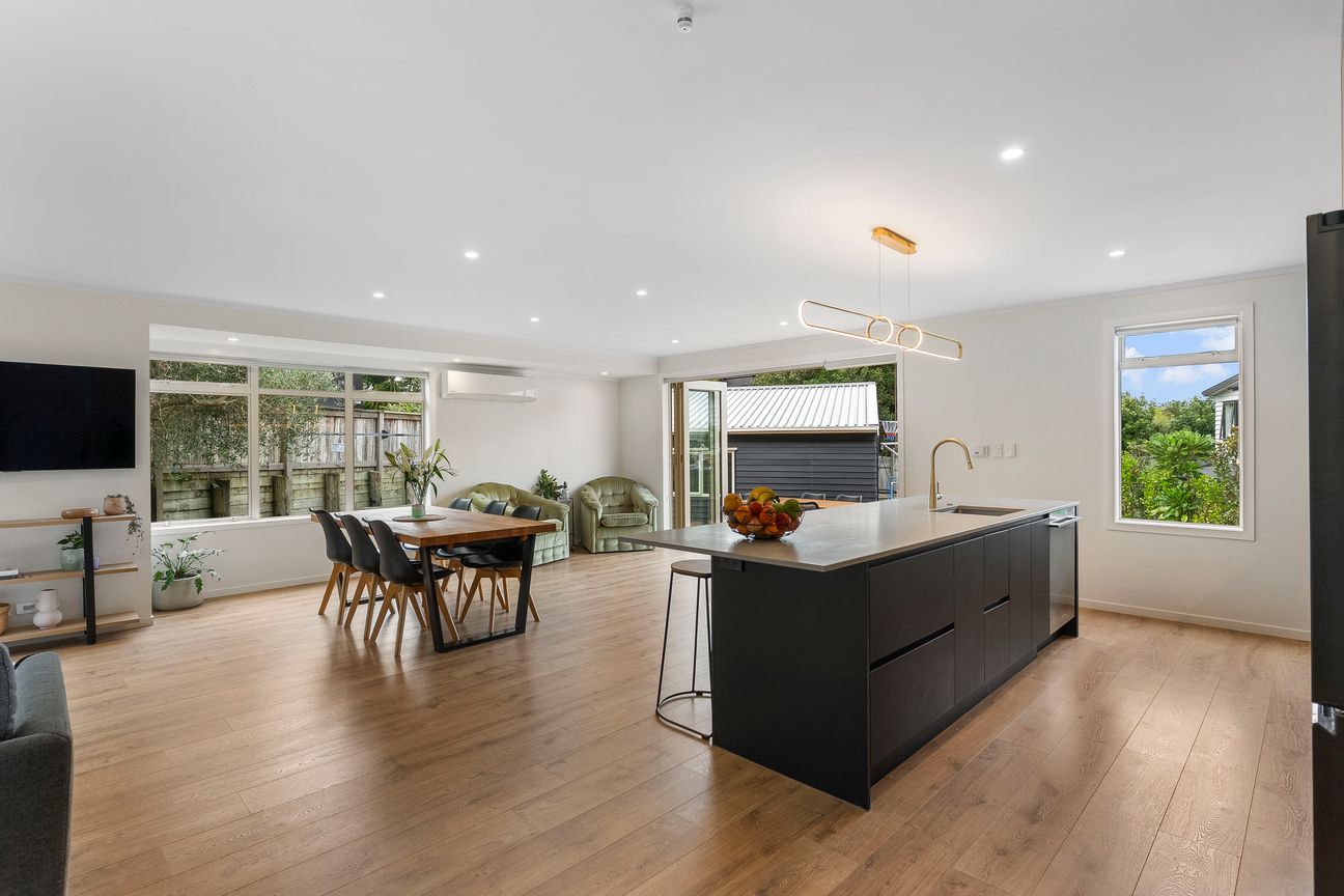 Flexible Family Living on 799sqm - Vista 6