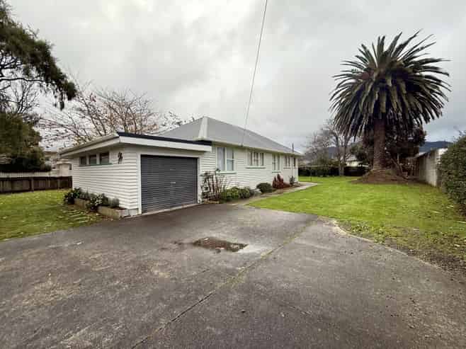 32 Thackeray Street, Trentham