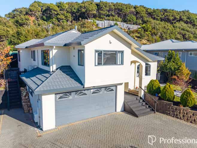 15 Kawatiri Grove, Wainuiomata