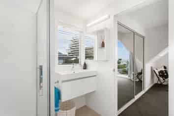 102A Esplanade, Sumner