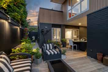 102A Esplanade, Sumner