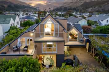 102A Esplanade, Sumner
