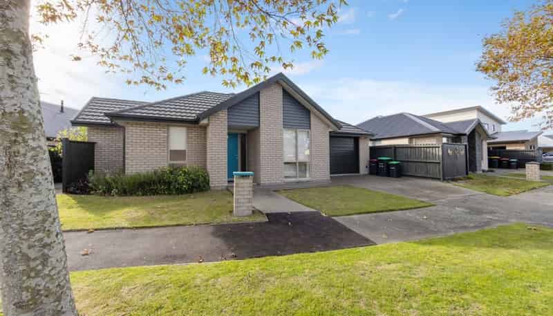 16 Carradale Avenue, Broomfield