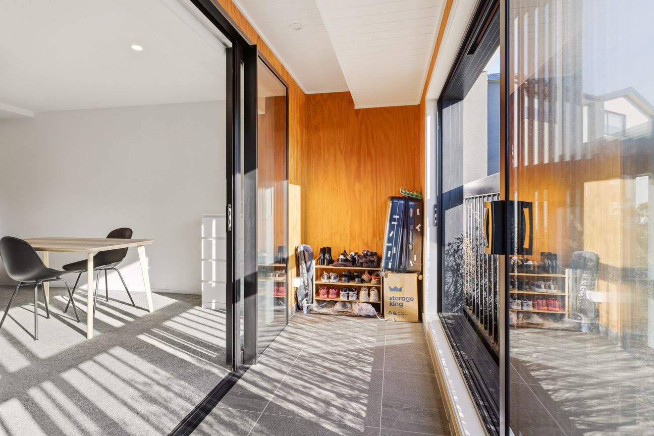 Safe & Secure, With Hagley Park Views - Mehr