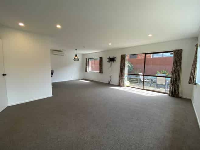 A/92 Mirrabooka Avenue, Botany Downs