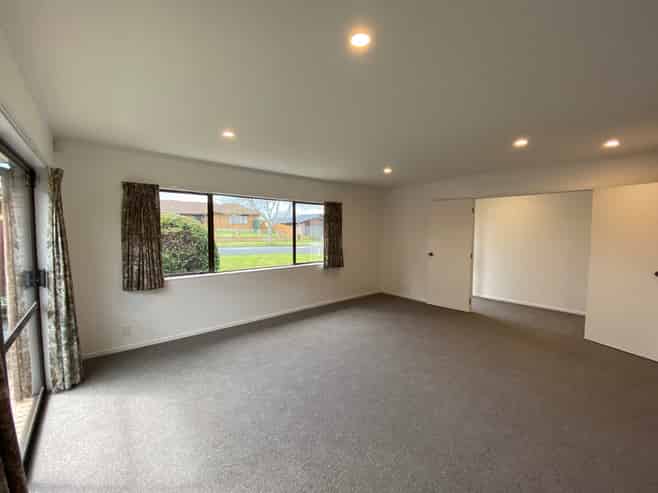 A/92 Mirrabooka Avenue, Botany Downs