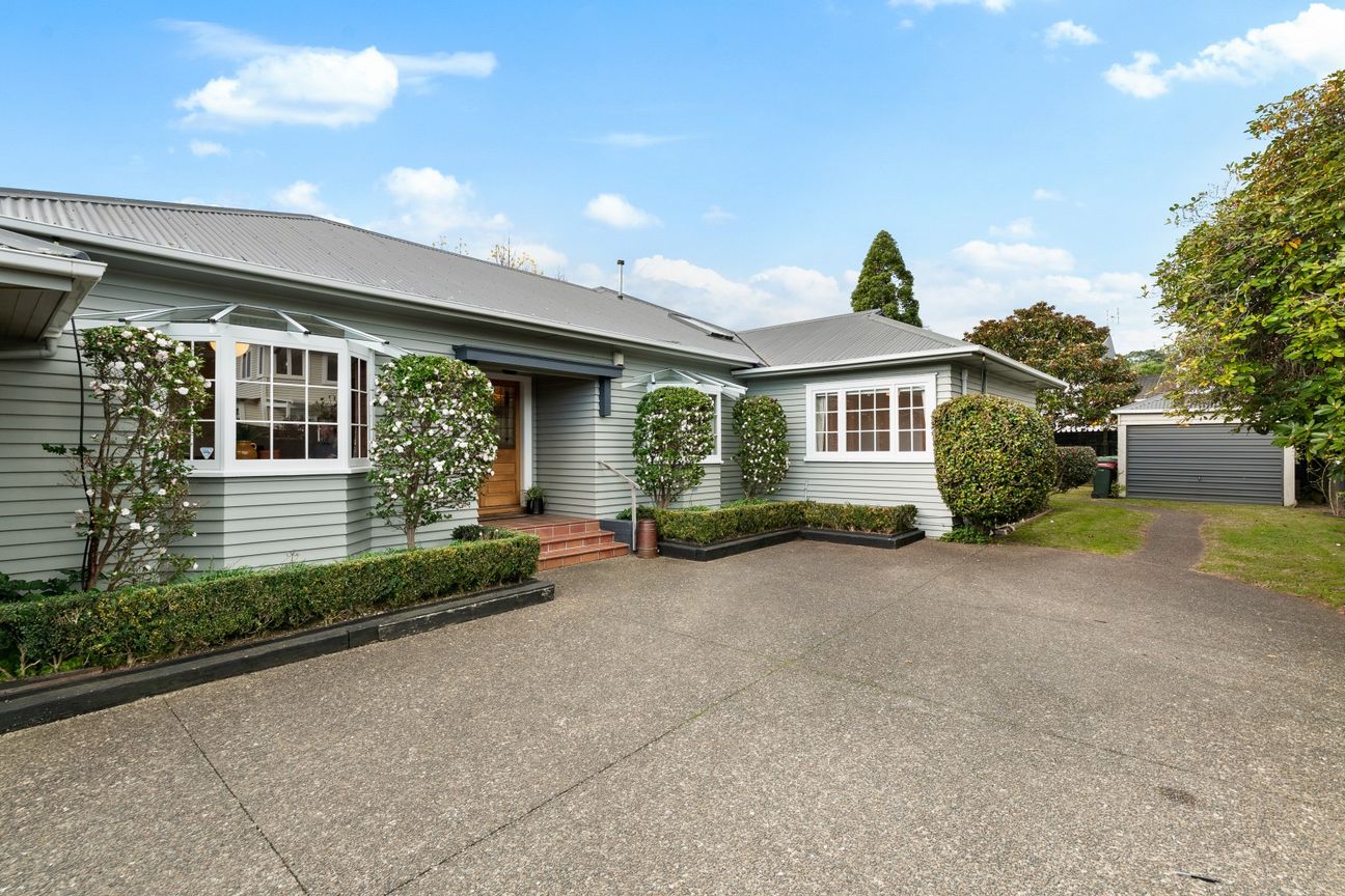 Freehold family home, priced to sell 400k under CV – pohled 3