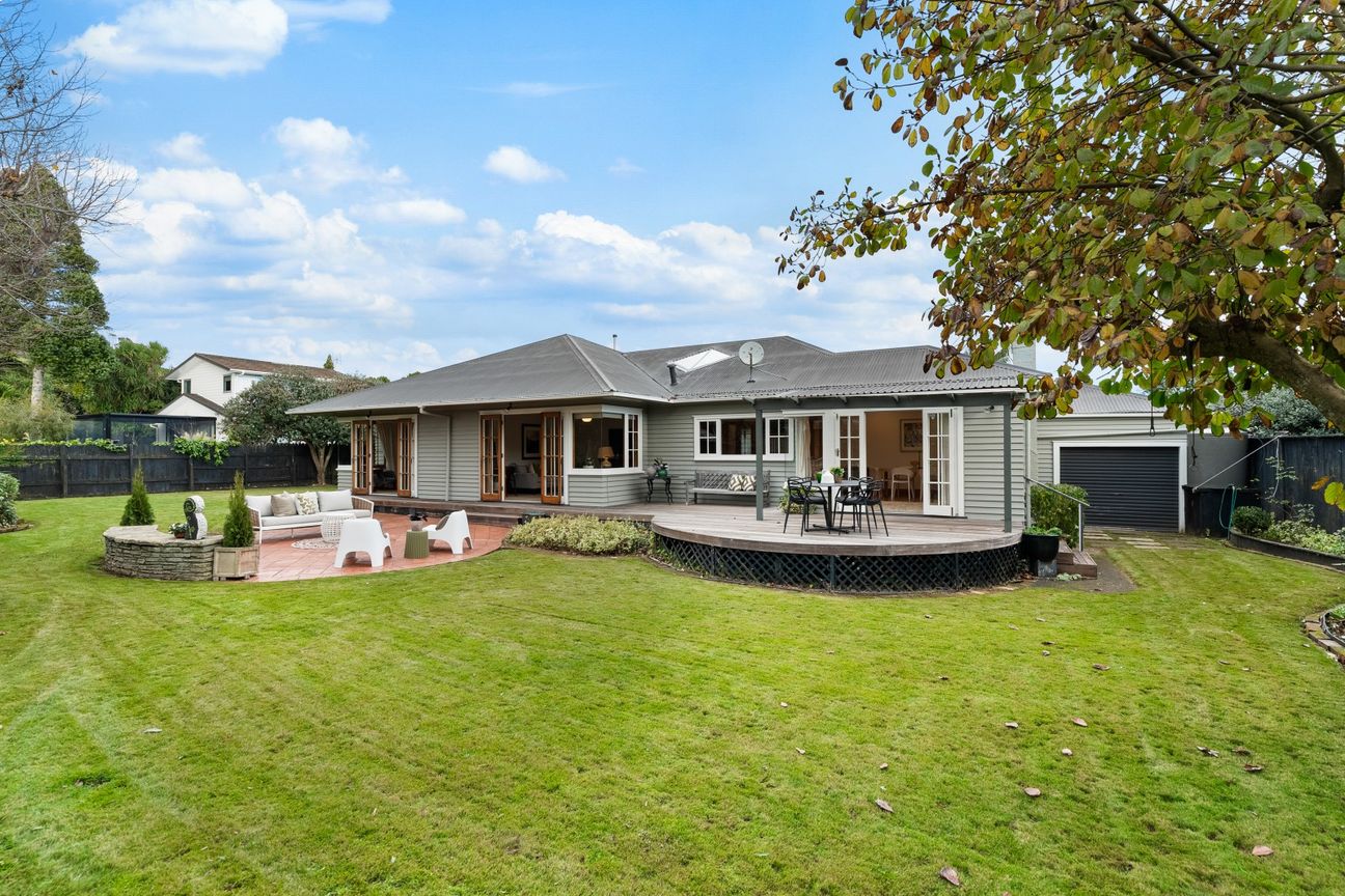 Freehold family home, priced to sell 400k under CV – pohled 2