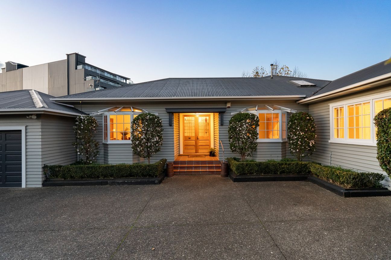 Freehold family home, priced to sell 400k under CV – pohled 4
