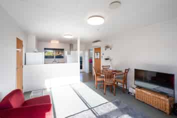 2/13 Derby Street, Stoke