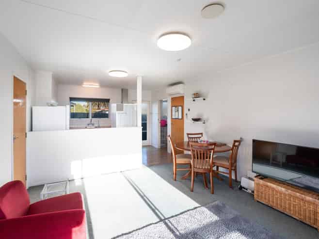 2/13 Derby Street, Stoke