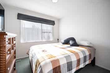 2/13 Derby Street, Stoke