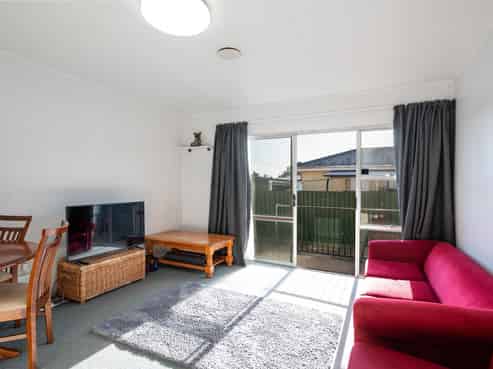 2/13 Derby Street, Stoke