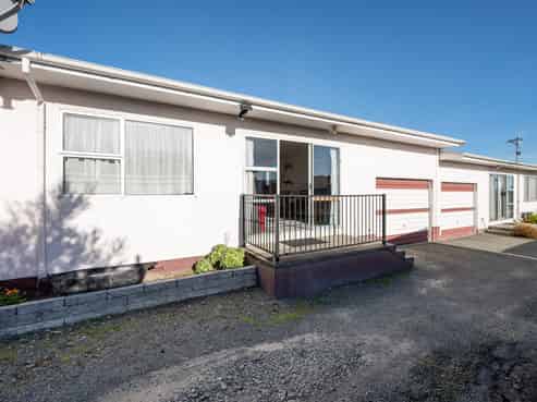 2/13 Derby Street, Stoke
