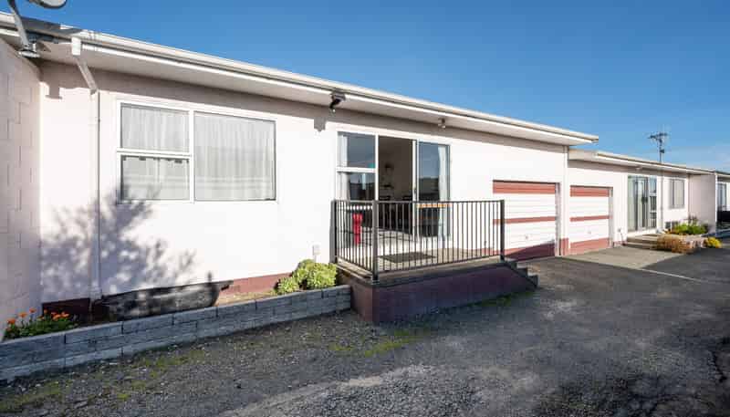 2/13 Derby Street, Stoke