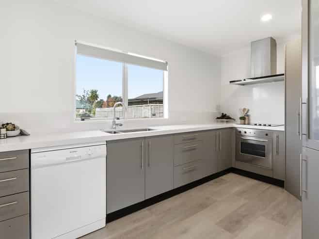 89 Solomon Street, Brookfield