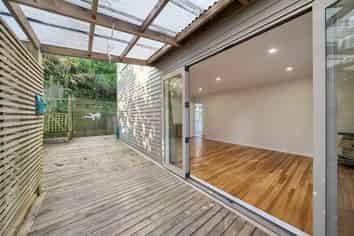 1 Hallewell Crescent, Johnsonville