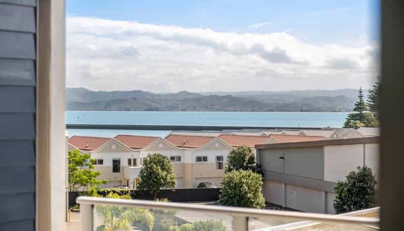 302/4 Reads Quay, Gisborne