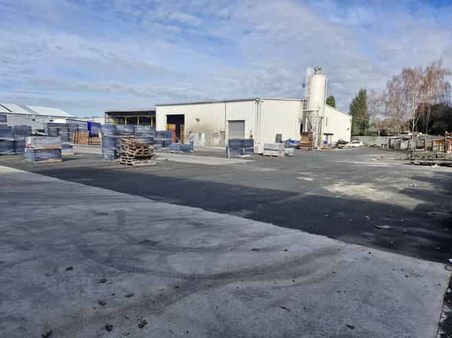 Big Fenced and Secure Yard in Te Rapa