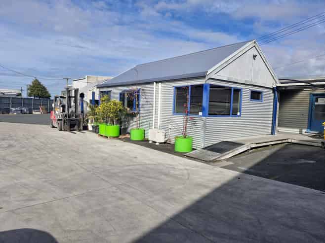Big Fenced and Secure Yard in Te Rapa