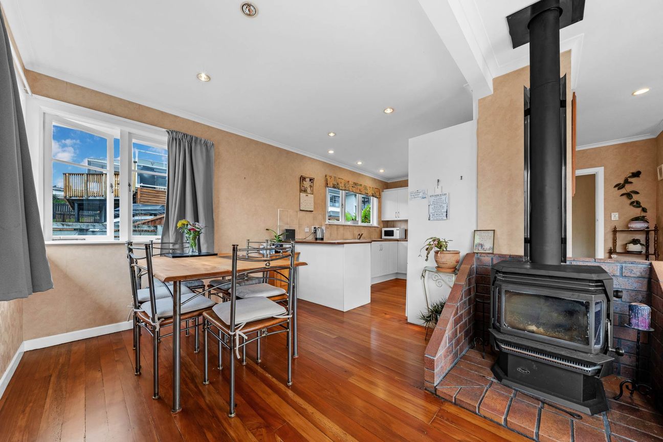 Spacious Family Living with Waitakere Sunsets - Więcej