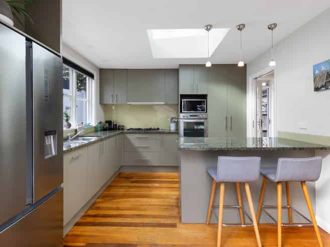 6 Queensway, Three Kings