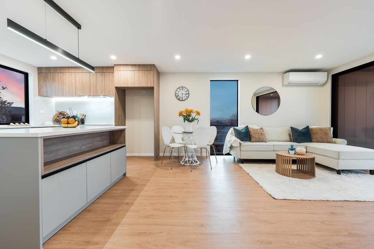 Modern Family Living Across Three Levels - Widok 6