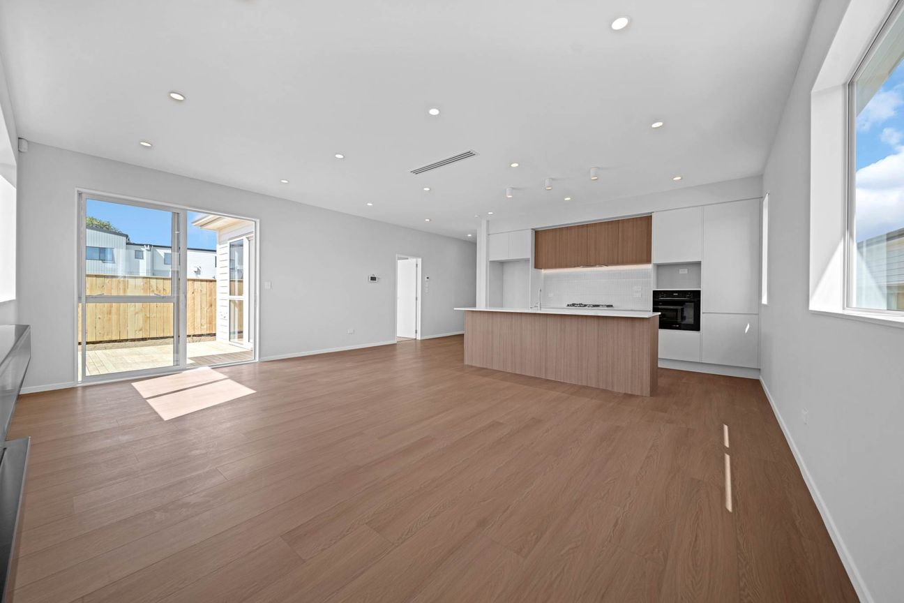 Brand New 5-Bedroom Single-Level Home - Vaade 4