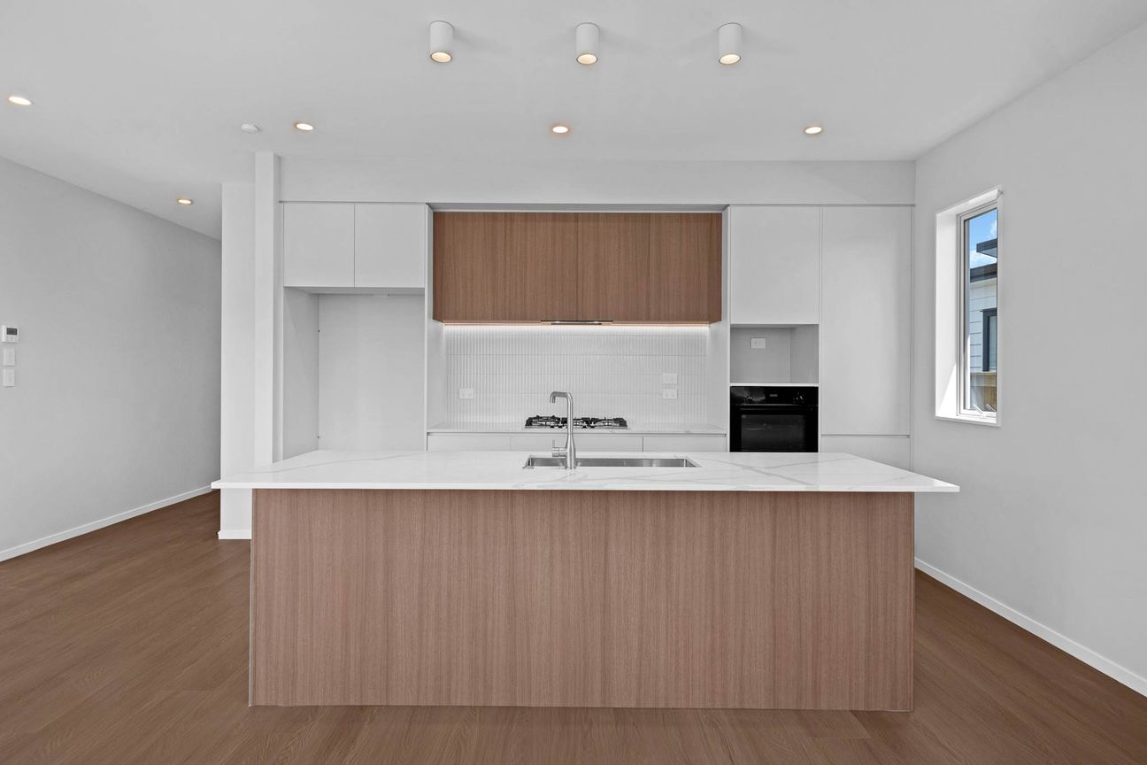 Brand New 5-Bedroom Single-Level Home - Vaade 2
