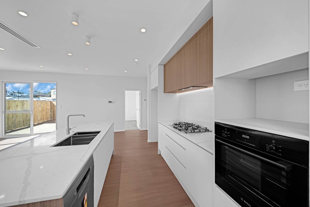Brand New 5-Bedroom Single-Level Home - Vaade 5