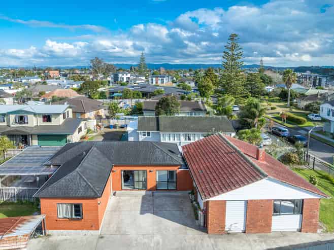 9 Gwendoline Avenue, Te Atatu Peninsula
