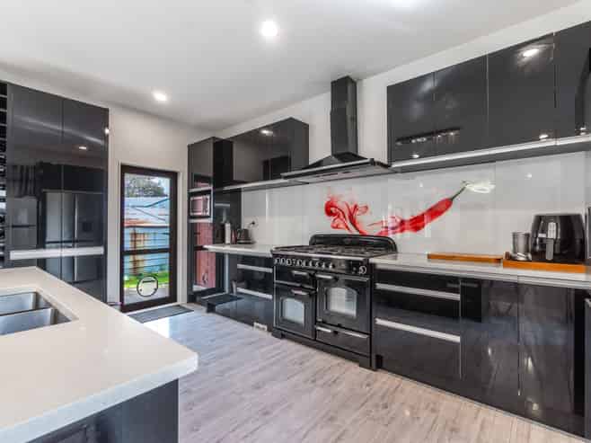 9 Gwendoline Avenue, Te Atatu Peninsula