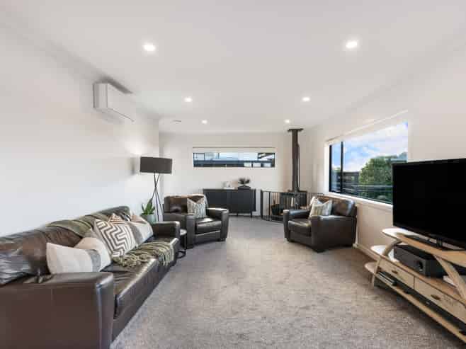 54 Somes Crescent, Newlands