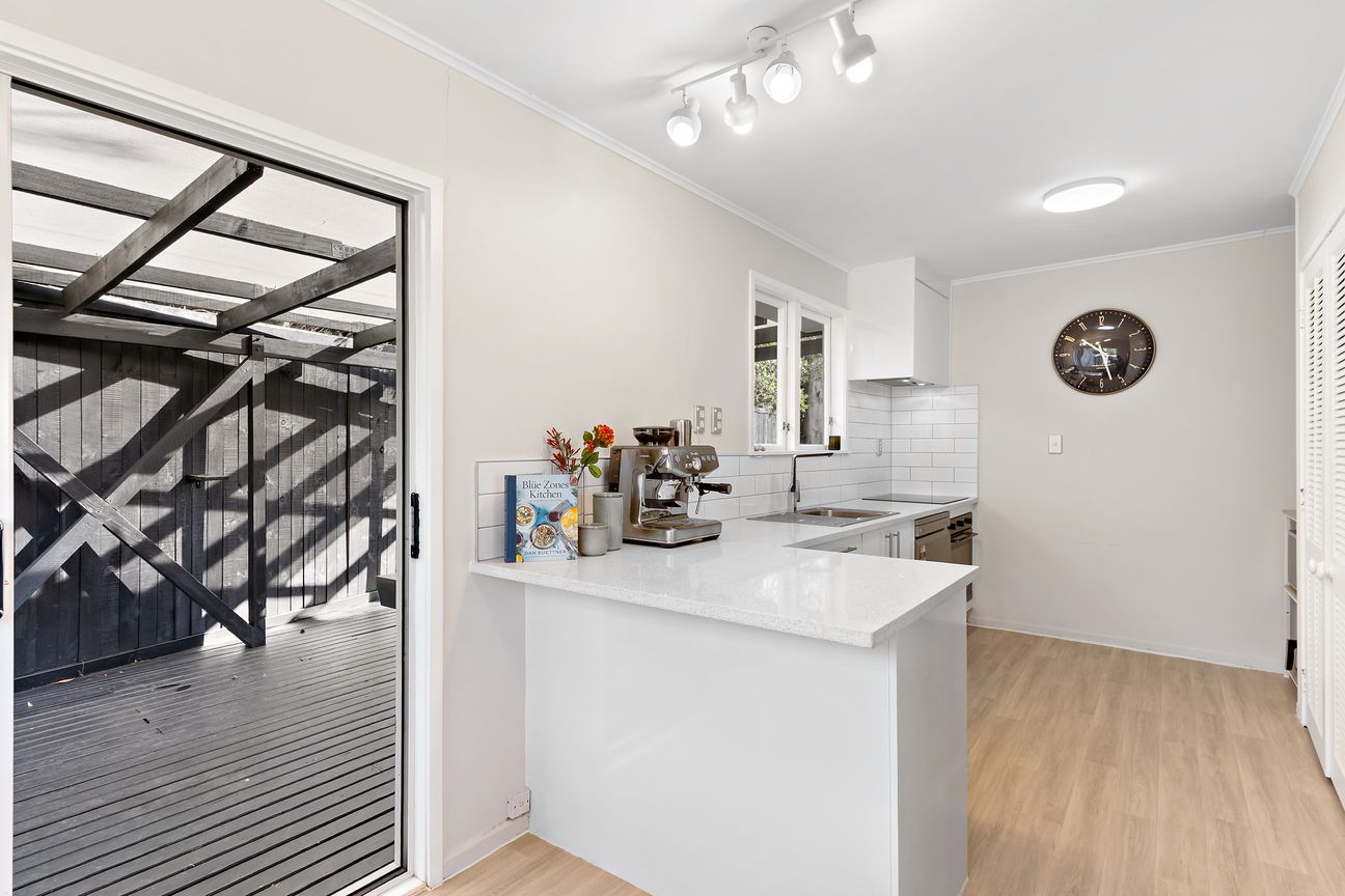 Owners Australia Bound - This Home Must Be Sold! - Więcej
