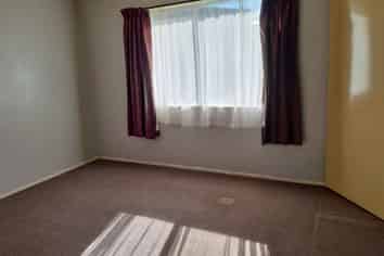 25A Lisa Crescent, Mangakakahi