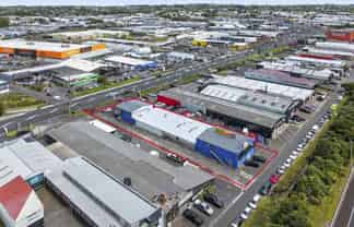 Pole position Wairau Road