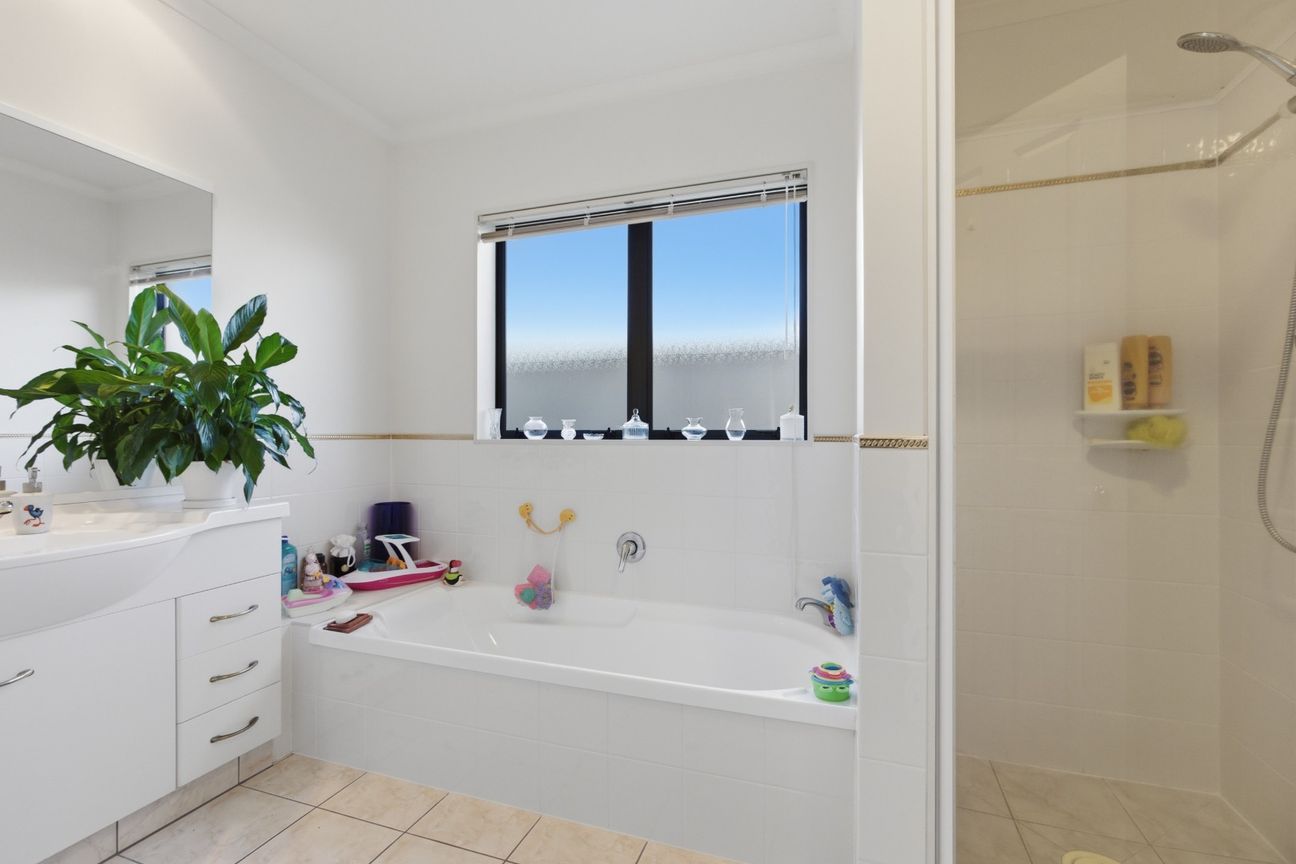 Modern Family Living Just Moments from Papamoa Plaza – další
