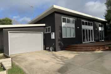 8A Vine Avenue  , Maungatapu