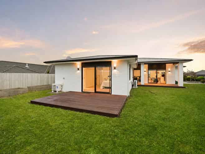 15 Waireka Road, Rototuna North
