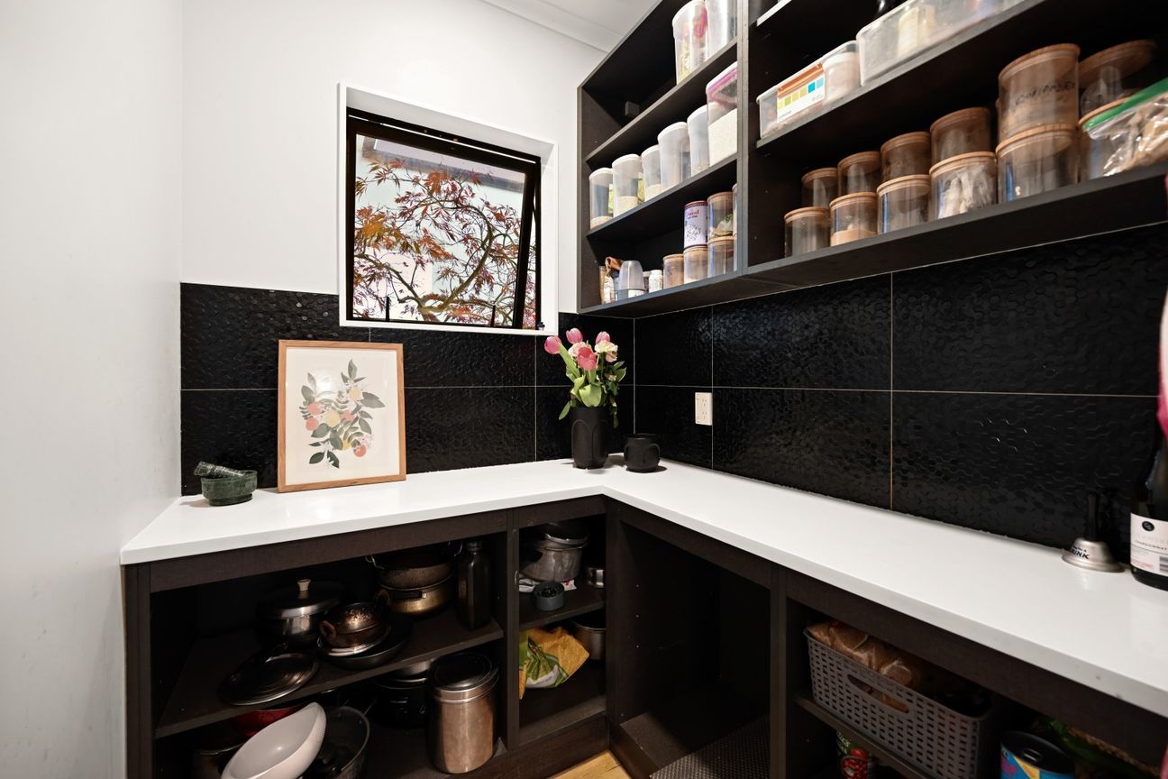 $50k Reduction - Luxury Living with Views to Match - Aanzicht 5