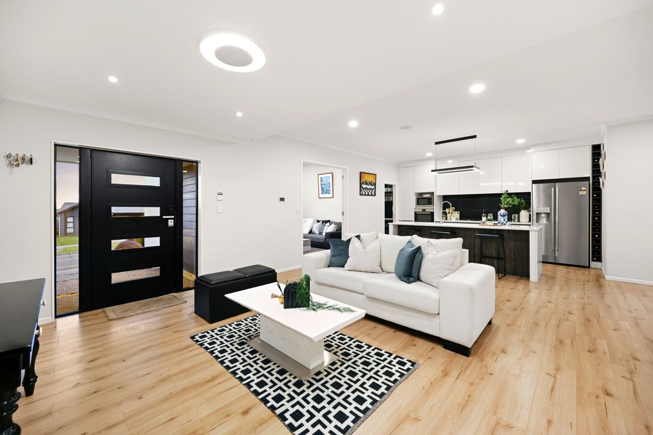 $50k Reduction - Luxury Living with Views to Match - Aanzicht 2