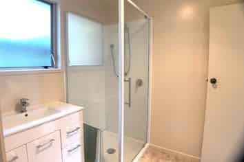 1B Kamara Rd, Glen Eden
