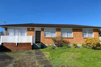 12 Chisholm Place, Mangere East