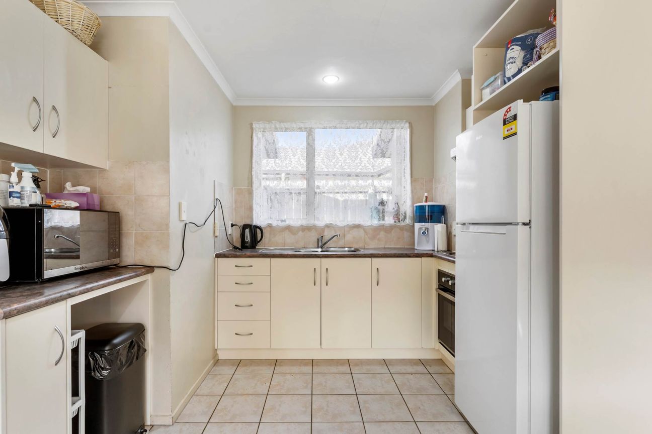 Home & Income Opportunity on a Prime Corner Site - Ansicht 6
