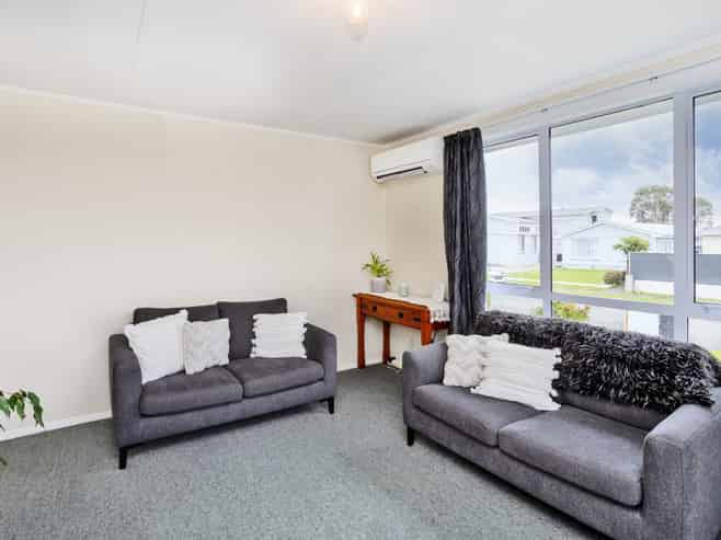 84 Adamson Crescent, Glengarry